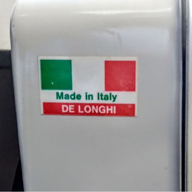 DeLonghi(デロンギ)の【美品】デロンギオイルヒーター 暖房器具 エンタメ/ホビーの本(住まい/暮らし/子育て)の商品写真