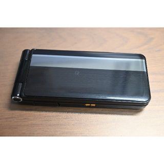 パナソニック(Panasonic)のドコモ ガラホ P-01J 本体　ケータイ/ブラック/SIMフリー(スマートフォン本体)