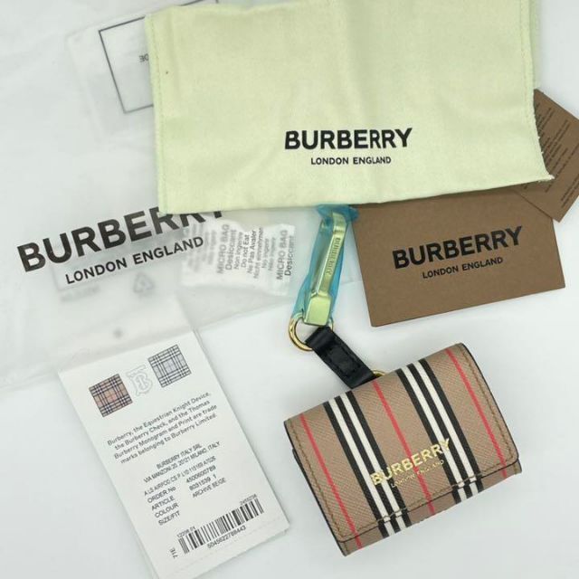 BURBERRY(バーバリー)の新品未使用　バーバリー　ブラウンストライプ　AirPods Pro ケース レディースのファッション小物(その他)の商品写真