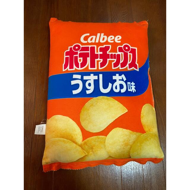 カルビー(カルビー)のポテトチップスうすしお味クッション エンタメ/ホビーのおもちゃ/ぬいぐるみ(その他)の商品写真