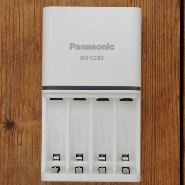 Panasonic(パナソニック)の充電式エボルタ、エネループ用充電器BQ-CC83　3.5時間充電 スマホ/家電/カメラの生活家電(その他)の商品写真