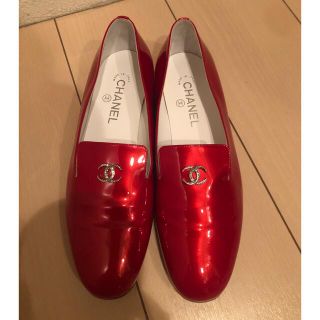新到着 22.5cm~23cm 35二分の一 レッド CHANEL ローファー 【新品本物】 ローファー 22.5cm~23cm 35二分の一 レッド CHANEL ローファー/革靴