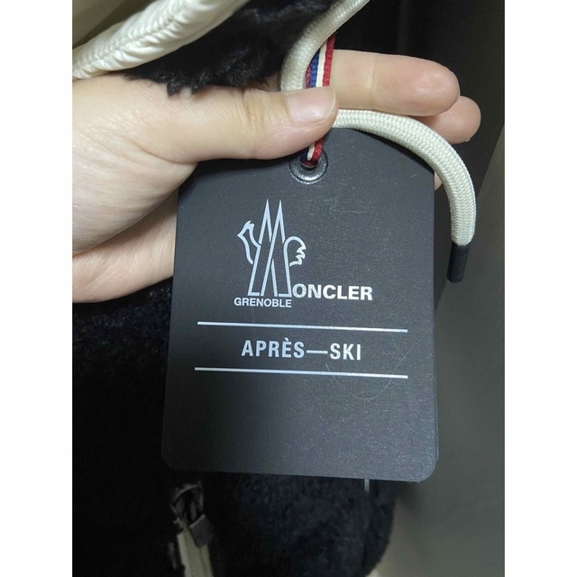 MONCLER(モンクレール)のモンクレールベスト正規品 レディースのジャケット/アウター(毛皮/ファーコート)の商品写真