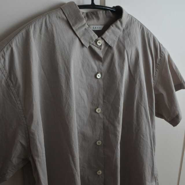 YAECA(ヤエカ)の値下げ　LENO 半袖シャツ　美品 レディースのトップス(シャツ/ブラウス(半袖/袖なし))の商品写真
