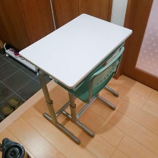 新学期、入学に！学校用　机と椅子のセット　残1セット(その他)