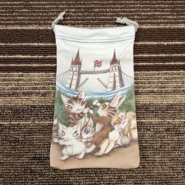 ☆新品☆ ダヤン わちふぃーるど スマホ巾着 ロンドン橋の通販 by CoCoAYU|ラクマ ☆新品☆ ダヤン わちふぃーるど スマホ巾着 ロンドン橋の通販 by CoCoAYU|ラクマ