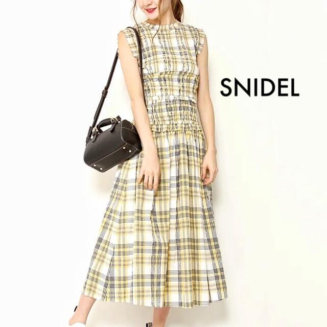 SNIDEL(スナイデル)のSNIDEL スナイデル▲ チェックシャーリングロングワンピース　イエロー レディースのワンピース(ロングワンピース/マキシワンピース)の商品写真