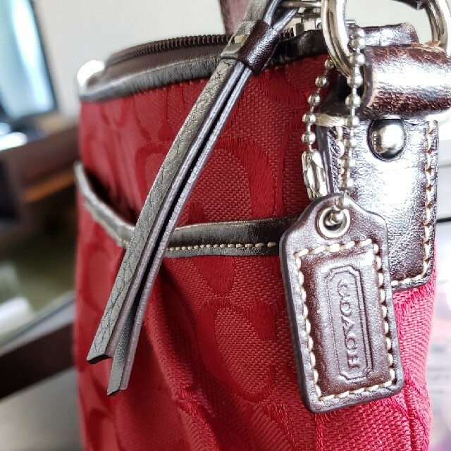 COACH(コーチ)のぽぽちゃん様専用　COACH　赤　ポシェット　美品 レディースのバッグ(ショルダーバッグ)の商品写真