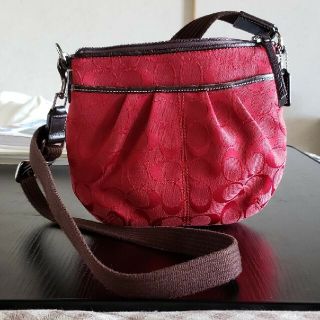 コーチ(COACH)のぽぽちゃん様専用　COACH　赤　ポシェット　美品(ショルダーバッグ)