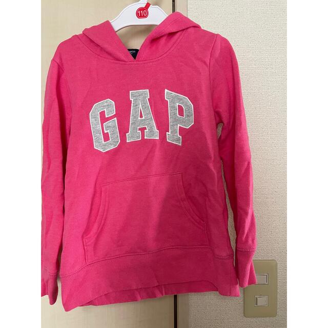 GAP(ギャップ)のGAP パーカー　120cm キッズ/ベビー/マタニティのキッズ服女の子用(90cm~)(ジャケット/上着)の商品写真