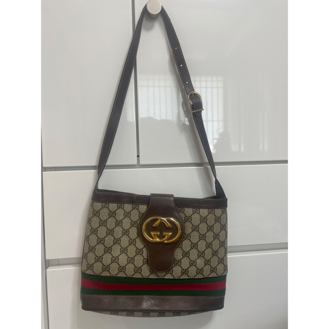 素晴らしい価格 Gucci - GUCCI バケツ型ショルダー ショルダーバッグ 超話題新作 GUCCI ハンドバッグ GG シェリーライン ロゴ刻印 オールレザー ブラウン ハンドバッグ