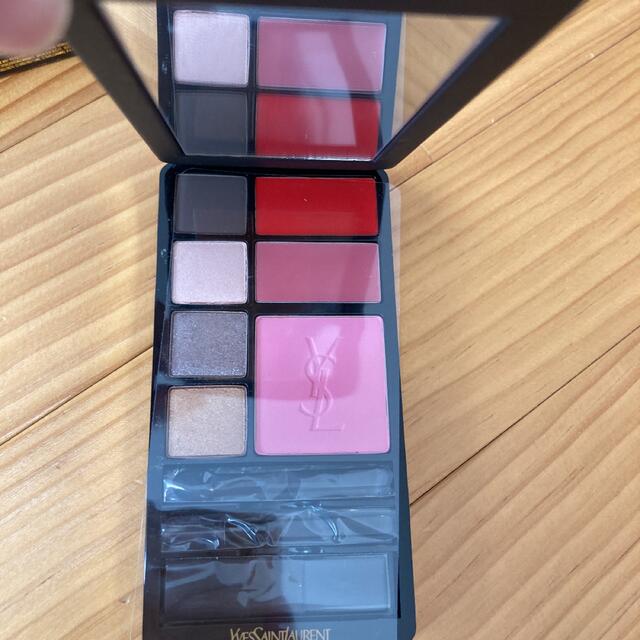 Yves Saint Laurent Beaute(イヴサンローランボーテ)のイヴ・サンローラン　トラベルセレクション　メイクパレット コスメ/美容のキット/セット(コフレ/メイクアップセット)の商品写真