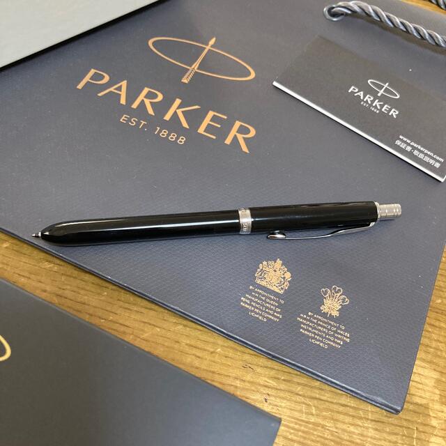 Parker(パーカー)のパーカー　ボールペン黒赤シャープペン新品 インテリア/住まい/日用品の文房具(ペン/マーカー)の商品写真