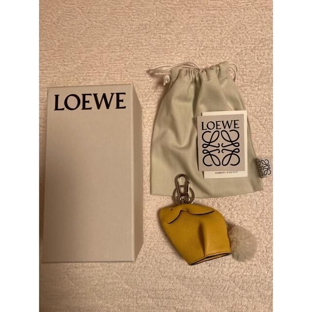 LOEWE(ロエベ)の☆美品☆ ロエベ　バニーチャーム　イエロー レディースのファッション小物(キーホルダー)の商品写真