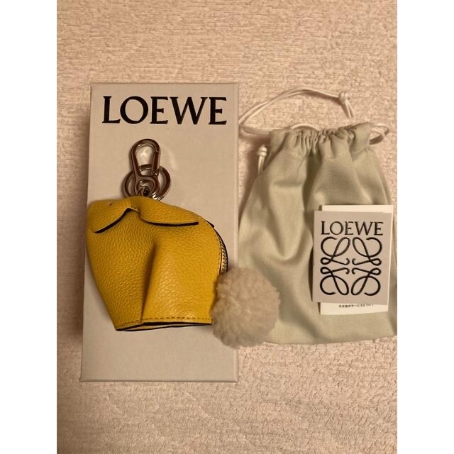 LOEWE(ロエベ)の☆美品☆ ロエベ　バニーチャーム　イエロー レディースのファッション小物(キーホルダー)の商品写真