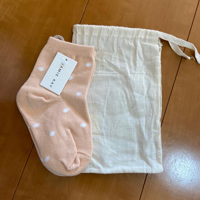 Caramel baby&child (キャラメルベビー&チャイルド)の値下げ！新品　jamiekay ソックス　靴下　ドット　巾着袋付き キッズ/ベビー/マタニティのこども用ファッション小物(靴下/タイツ)の商品写真