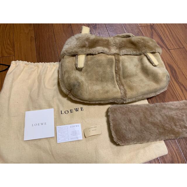 LOEWE(ロエベ)のLOEWE ムートンファーバッグ キャメル レディースのバッグ(ハンドバッグ)の商品写真