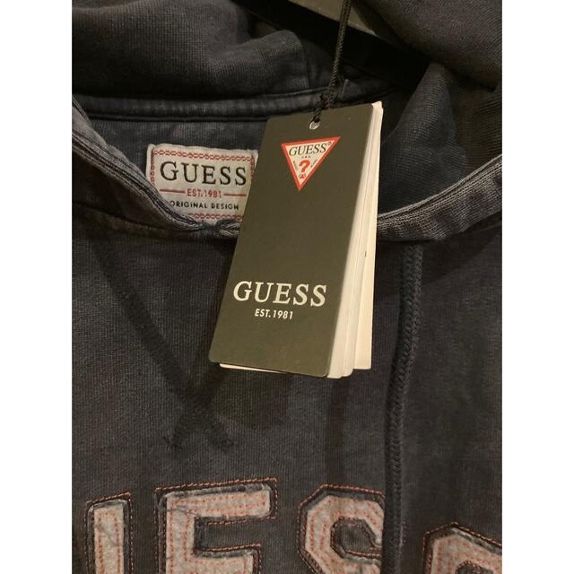 GUESS(ゲス)の新品未使用！　GUESS ゲス　スウェットパーカー　ネイビーS メンズのトップス(パーカー)の商品写真