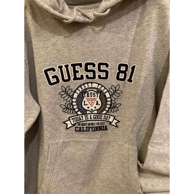 GUESS(ゲス)の新品未使用！　GUESS ゲス　スウェットパーカー　グレーS メンズのトップス(パーカー)の商品写真