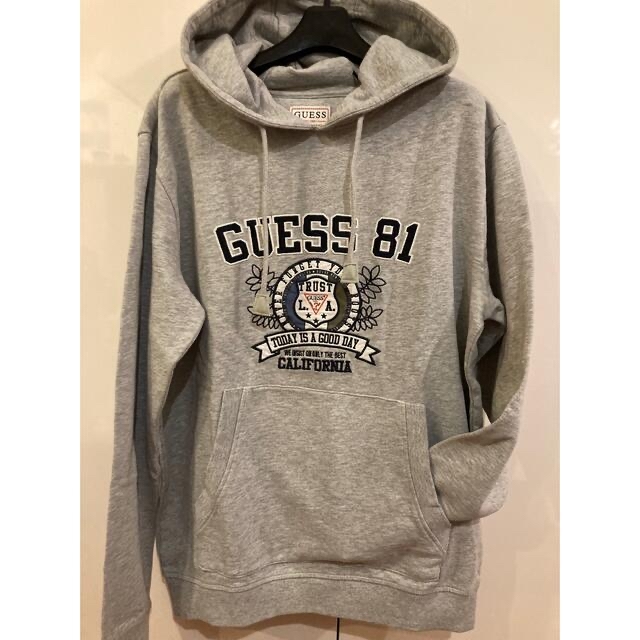 GUESS(ゲス)の新品未使用！　GUESS ゲス　スウェットパーカー　グレーS メンズのトップス(パーカー)の商品写真