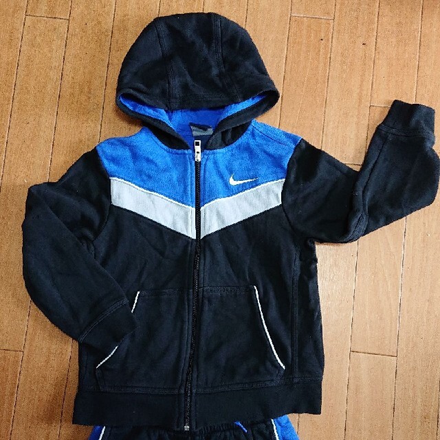 NIKE(ナイキ)のナイキ ジャージ 上下 140 キッズ/ベビー/マタニティのキッズ服男の子用(90cm~)(ジャケット/上着)の商品写真