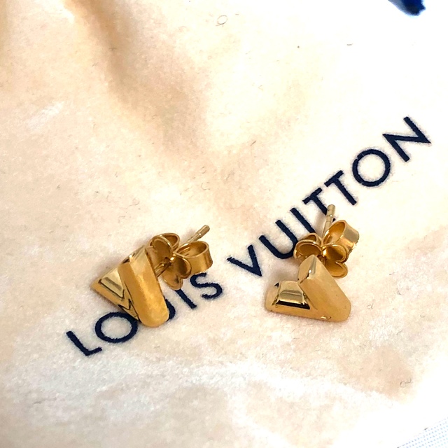 LOUIS VUITTON(ルイヴィトン)のヴィトン エセンシャルV  ピアス N68153 レディースのアクセサリー(ピアス)の商品写真