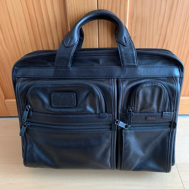 超お買い得価格‼️新品、TUMIの牛革ビジネスバッグ‼️