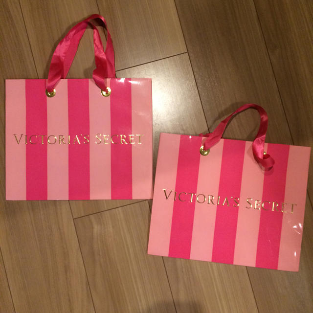 Victoria's Secret(ヴィクトリアズシークレット)のあっし様専用☺︎ヴィクトリアシークレット♡ショッパー レディースのバッグ(ショップ袋)の商品写真