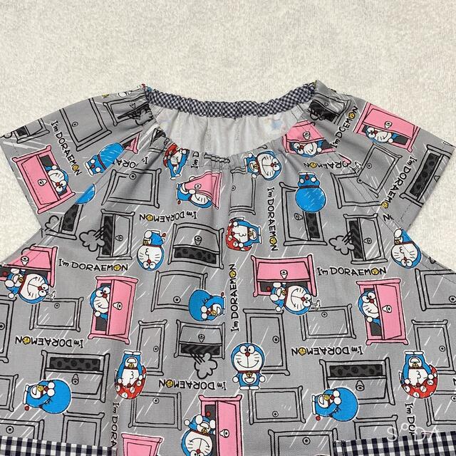 ハンドメイド⭐️ドラえもん　半袖スモックサイズ100 キッズ/ベビー/マタニティのキッズ服男の子用(90cm~)(その他)の商品写真