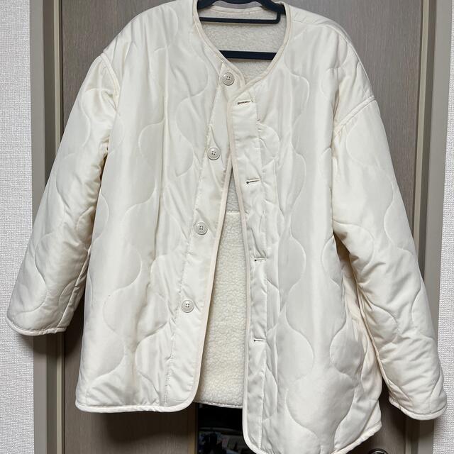 GU(ジーユー)のGU キルティング　ボア　ブルゾン　ホワイト レディースのジャケット/アウター(ブルゾン)の商品写真