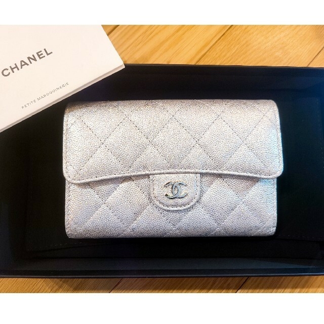 CHANEL　シャネル　財布　新品　ラメ入りシルバー