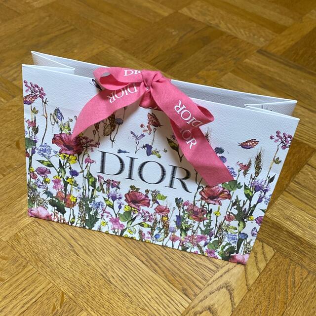 Dior(ディオール)のDior ディオール　ギフトボックス　ショッパー　　　バレンタイン限定 レディースのバッグ(ショップ袋)の商品写真