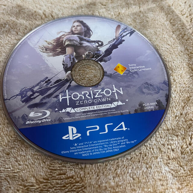 PlayStation4(プレイステーション4)の「Horizon Zero Dawn Complete Edition」 エンタメ/ホビーのゲームソフト/ゲーム機本体(家庭用ゲームソフト)の商品写真