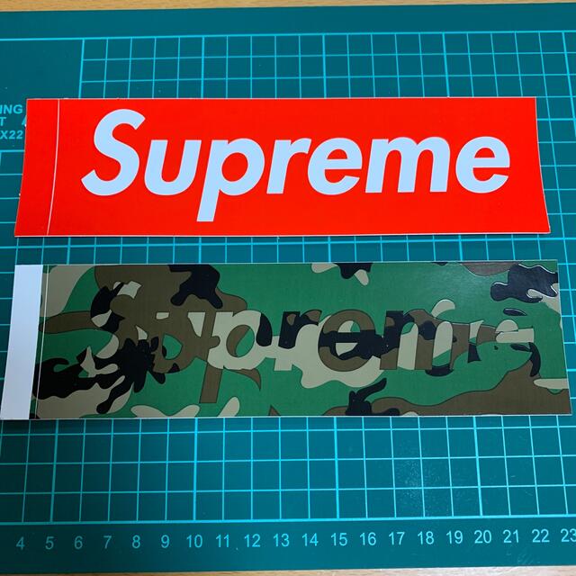 Supreme(シュプリーム)のシュプリーム ボックスロゴ ステッカー メンズのファッション小物(その他)の商品写真