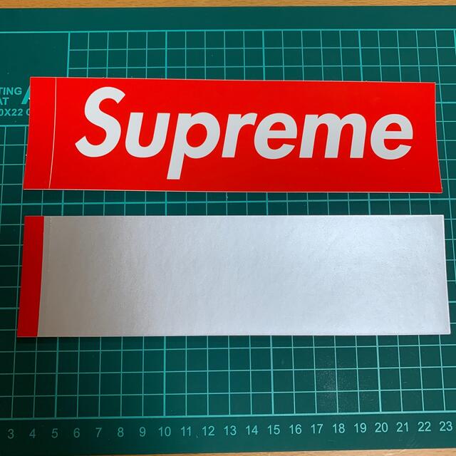 Supreme(シュプリーム)のシュプリーム ボックスロゴ ステッカー メンズのファッション小物(その他)の商品写真