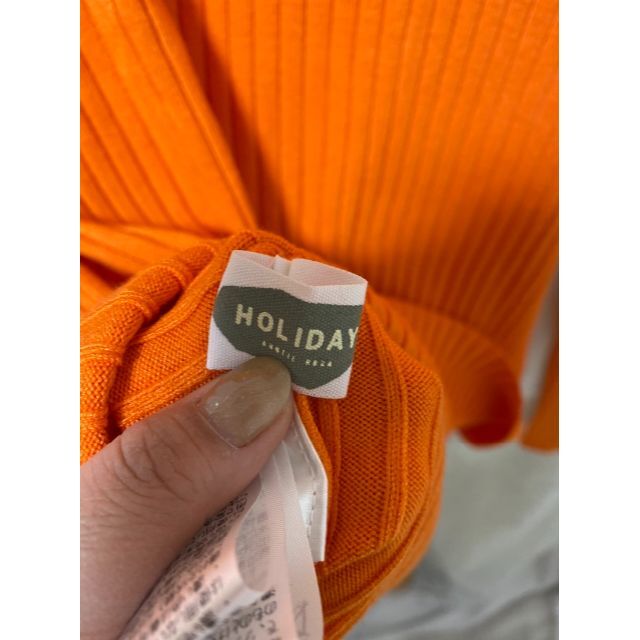 holiday(ホリデイ)の【HOLIDAY】薄手オレンジタートルネックニットトップス レディースのトップス(ニット/セーター)の商品写真