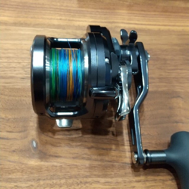 SHIMANO(シマノ)のhs様用  オシアジガー Fカスタム 2000 NRHG スポーツ/アウトドアのフィッシング(リール)の商品写真