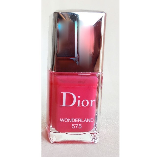 Dior(ディオール)のDior　ディオールヴェルニ　575 ワンダーランド　ピンク コスメ/美容のネイル(マニキュア)の商品写真