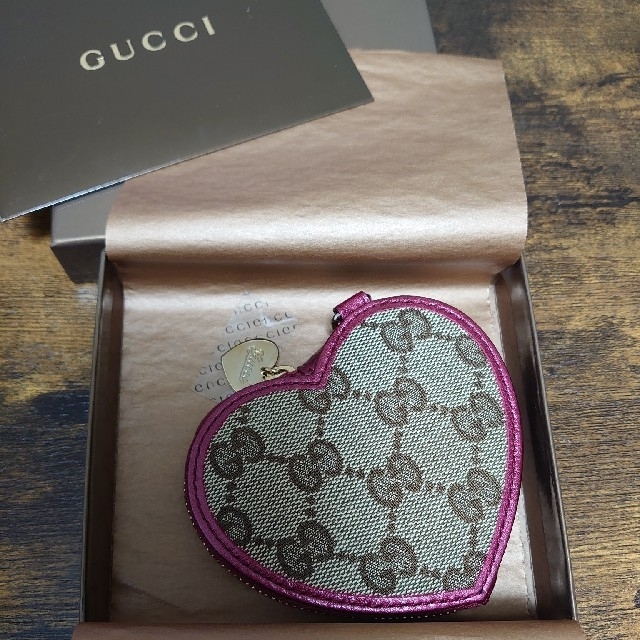 Gucci(グッチ)の♡【GUCCI】グッチ ピンクのハート型コインケース キャンバス地 レディースのファッション小物(コインケース)の商品写真