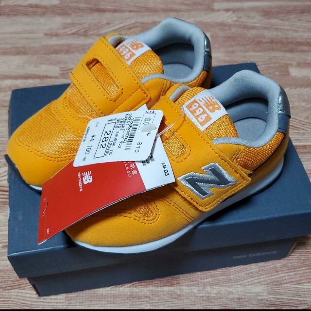 New Balance(ニューバランス)のmau♡様専用【新品】ニューバランス　16㎝　オレンジ色 キッズ/ベビー/マタニティのキッズ靴/シューズ(15cm~)(スニーカー)の商品写真