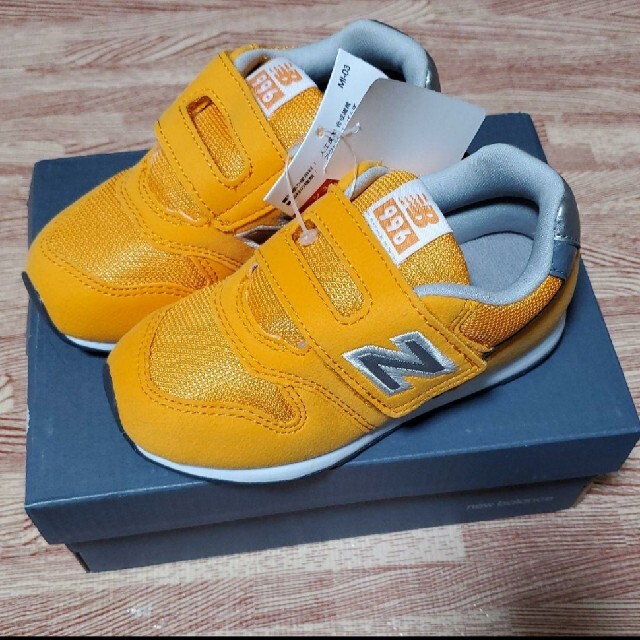 New Balance(ニューバランス)のmau♡様専用【新品】ニューバランス　16㎝　オレンジ色 キッズ/ベビー/マタニティのキッズ靴/シューズ(15cm~)(スニーカー)の商品写真