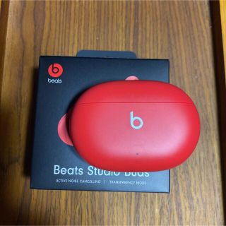 ビーツバイドクタードレ(Beats by Dr Dre)のBeats Studio Buds レッドカラー(ヘッドフォン/イヤフォン)