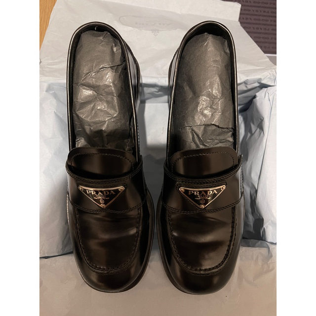 週末限定価額 PRADA プラダブラッシュドレザー ローファー-