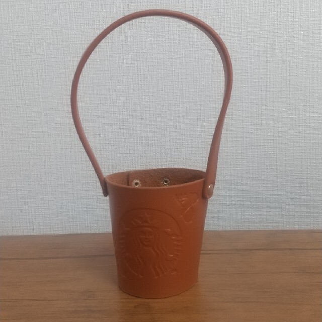 Starbucks Coffee(スターバックスコーヒー)の【2個】Starbucks ［スターバックス］ レザー調カップホルダー 茶色 エンタメ/ホビーのコレクション(ノベルティグッズ)の商品写真