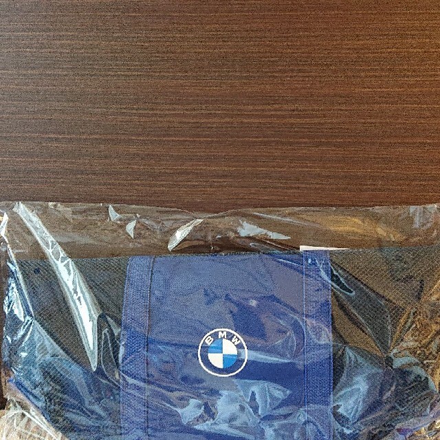 BMWオリジナル二層式保冷バッグ エンタメ/ホビーのコレクション(ノベルティグッズ)の商品写真
