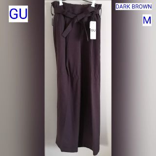 ジーユー(GU)の【新品・未使用】GU ベルトタックストレートパンツ/DARK BROWN/M(カジュアルパンツ)