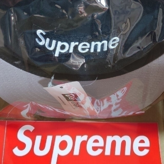 Supreme(シュプリーム)の新品 シュプリーム リバース ボックス ロゴ ニューエラ メンズの帽子(キャップ)の商品写真