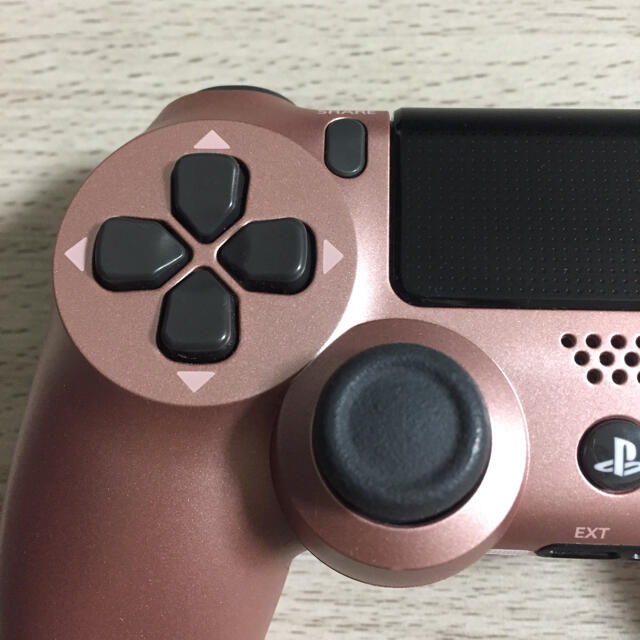 PS4 純正コントローラー DUAL SHOCK4 ピンク ローズゴールド エンタメ/ホビーのゲームソフト/ゲーム機本体(その他)の商品写真