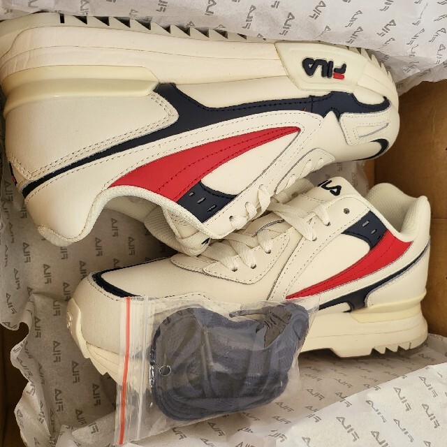 FILA - 【BTS V着用】FILA ZAMA 厚底スニーカー 新品タグ付き FILA - 【BTS V着用】FILA ZAMA 厚底スニーカー 新品タグ付き