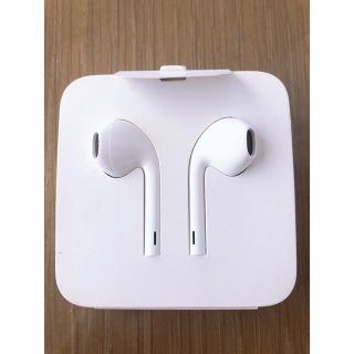 アイフォーン(iPhone)の【純正品】iPhone イヤホン (ヘッドフォン/イヤフォン)